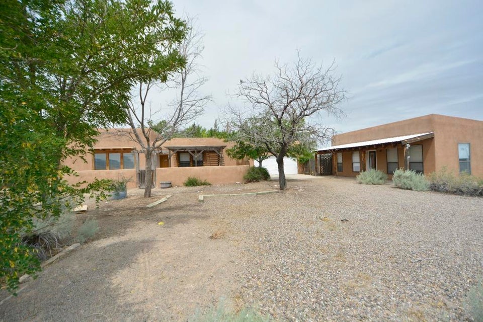 1609 Camino De La Tierra Albuquerque Home Listings - Sandi Pressley Real Estate