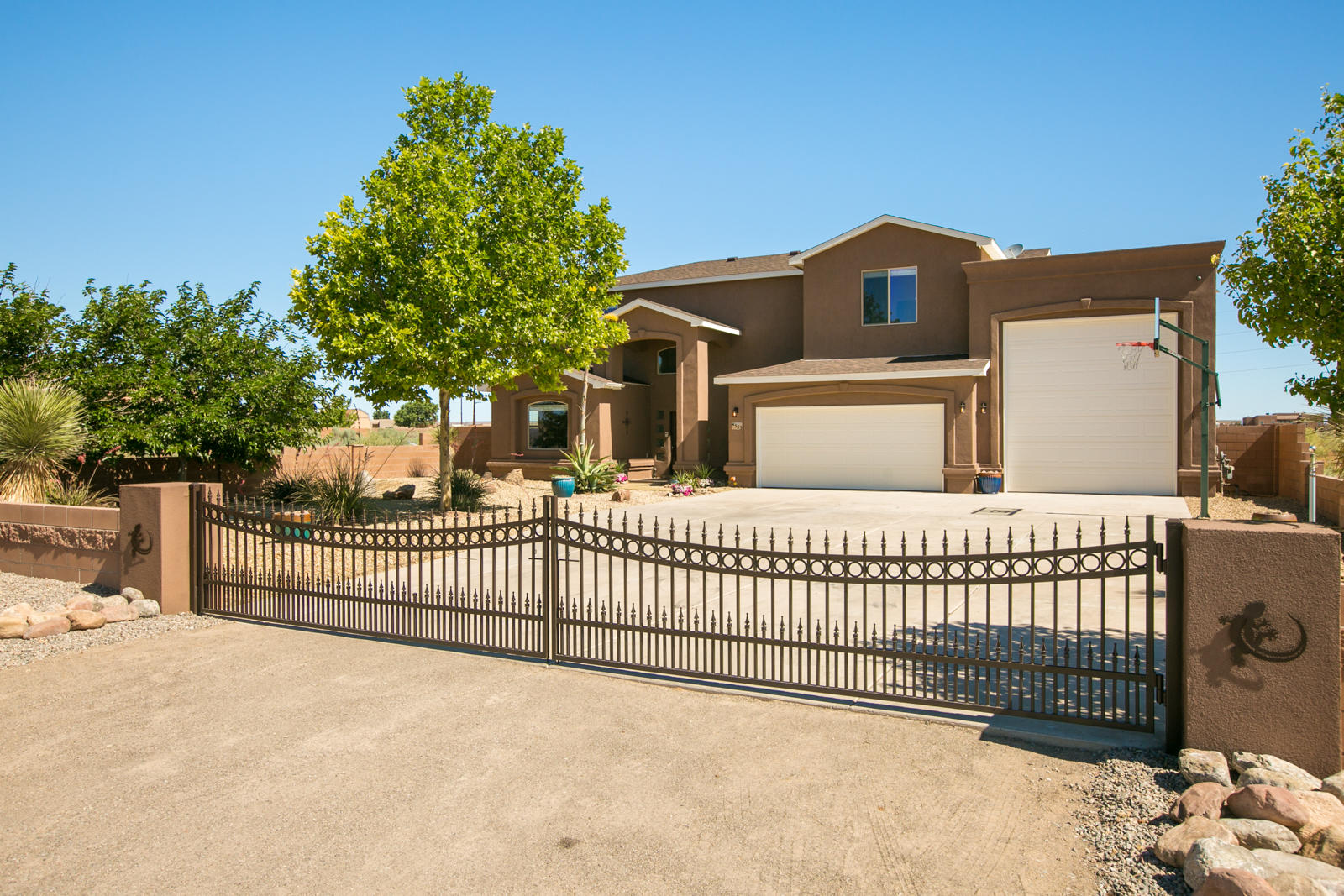 4553 17Th Avenue NE Albuquerque Home Listings - Sandi Pressley Real Estate