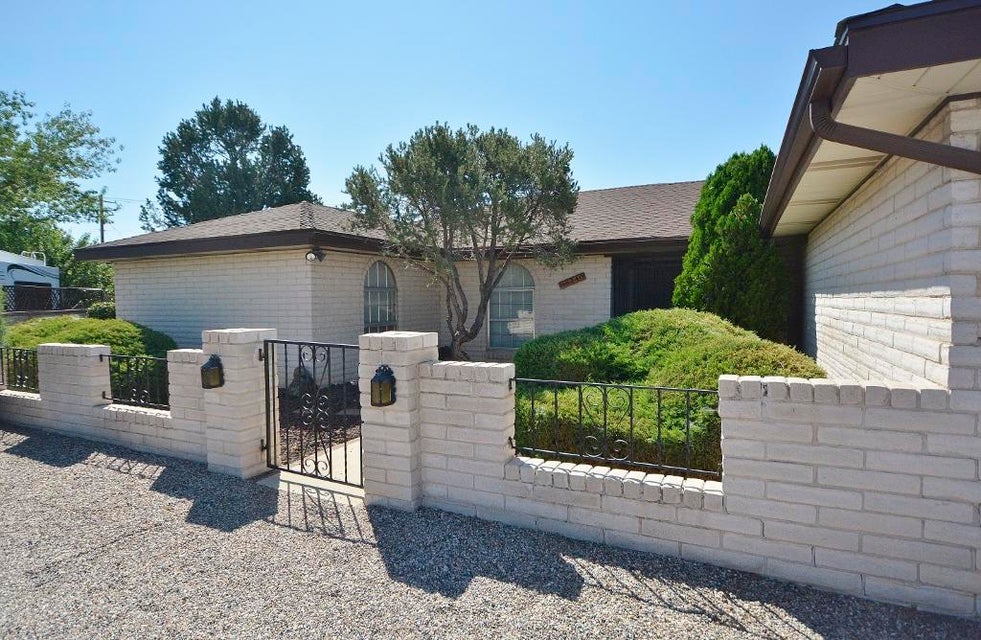 8240 Northridge Avenue NE Albuquerque Home Listings - Sandi Pressley Real Estate